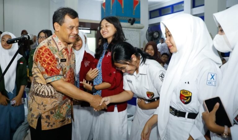 Gubernur Ahmad Luthfi Komitmen Bangun Sistem Pendidikan yang Adil dan Terbuka