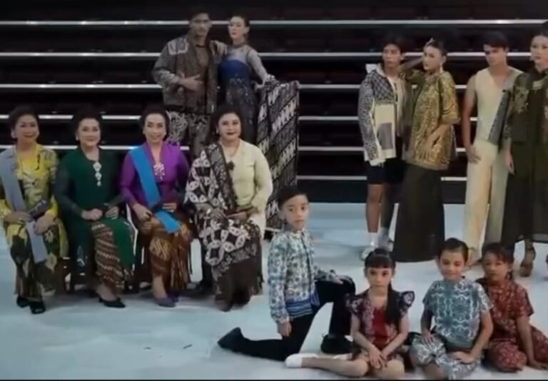 Solo Batik Fashion #17 Sajikan Panggung Tiga Masa