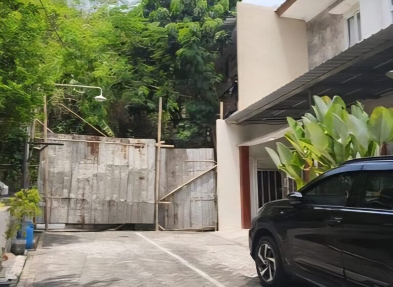 Tutup Akses Jalan Umum, Pengepul Sampah Digeruduk Warga Sinar Waluyo