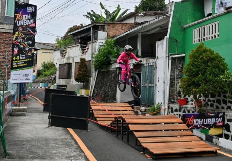 Taklukkan Turunan Tegalsari, Dua Downhiller 76 Rider Juara