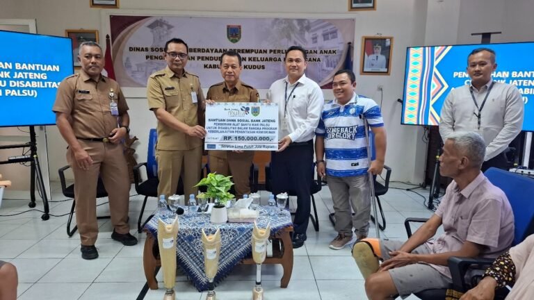 Dinsos Kudus Salurkan Puluhan Kaki Palsu