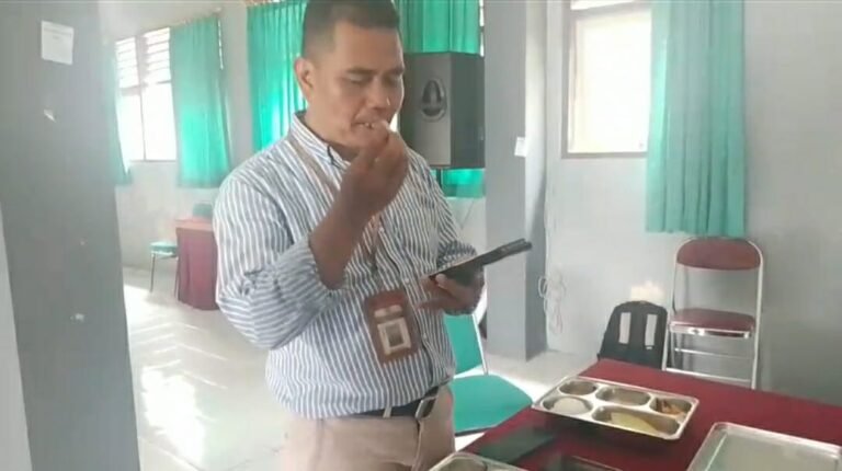 Guru SMA 2 Karanganyar Rancang Aplikasi ‘Save Eat Smandakara’, Bantu Deteksi Kelayakan Makanan