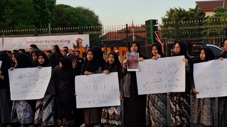 Kecam Tayangan Singgung Ponpes, Ratusan Santri Kota Kretek Gelar Aksi Damai