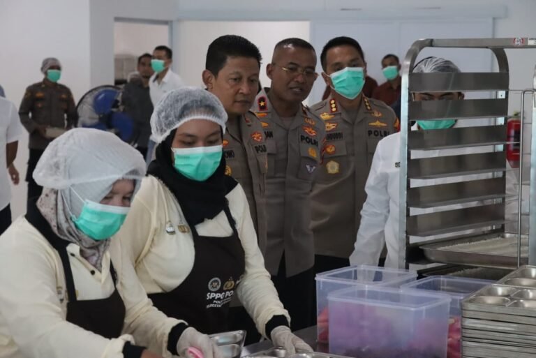 Kapolda Jateng Tinjau Fasilitas Satuan Pelayanan Pemenuhan Gizi (SPPG) Polrestabes Semarang