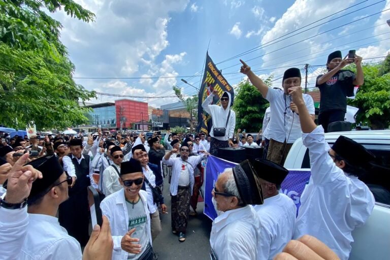 Imbas Tayangan TV Lecehkan Santri, Ratusan Alumni Lirboyo, Gruduk Kantor KPID Jateng Tuntut Cabut Izin Hak Siar Trans7