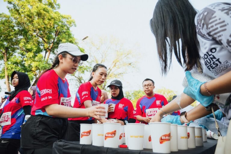 ES.ER.CE Jadi Air Minum Resmi Solo Run Fest