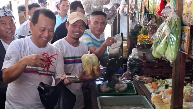 Bupati Sam’ani Ajak ASN Berbelanja ke Pasar Tradisional