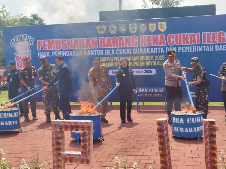Bea Cukai Surakarta dan Pemkab Boyolali Hancurkan 12,4 Juta Batang Rokok Ilegal