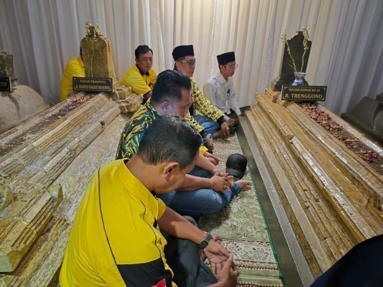 Usai Ziarah, Siswanto Resmi Mendaftar