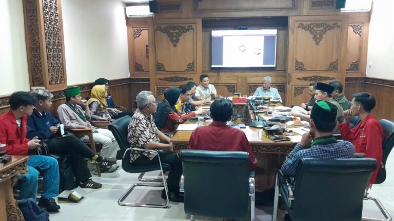 Mahasiswa Desak Awasi Proyek TWR