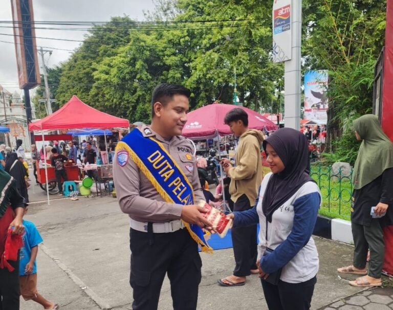 Polantas Menyapa di CFD Sukoharjo Beri Edukasi Tertib Lalu Lintas