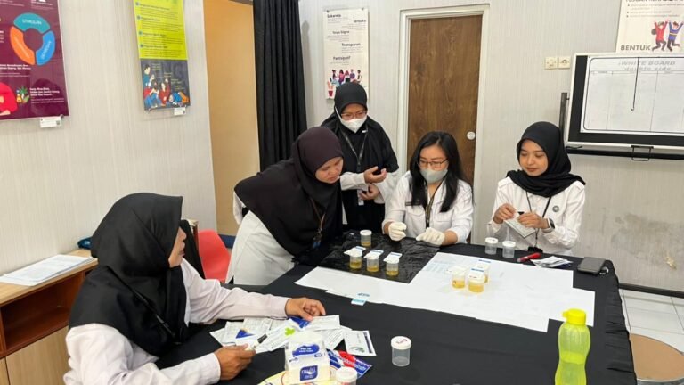 Kepala BNN Solo Pimpin Tes Urine Mendadak Seluruh Personel