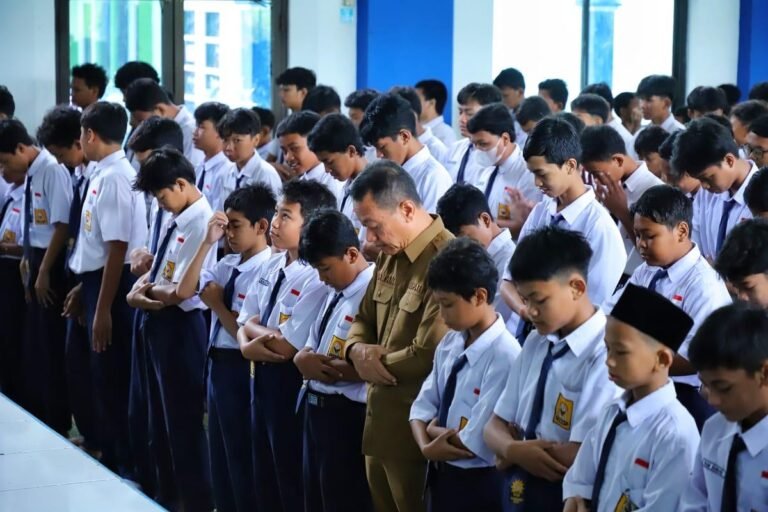 Bupati Sam’ani Ajak Pelajar di Kudus Salat Dhuha