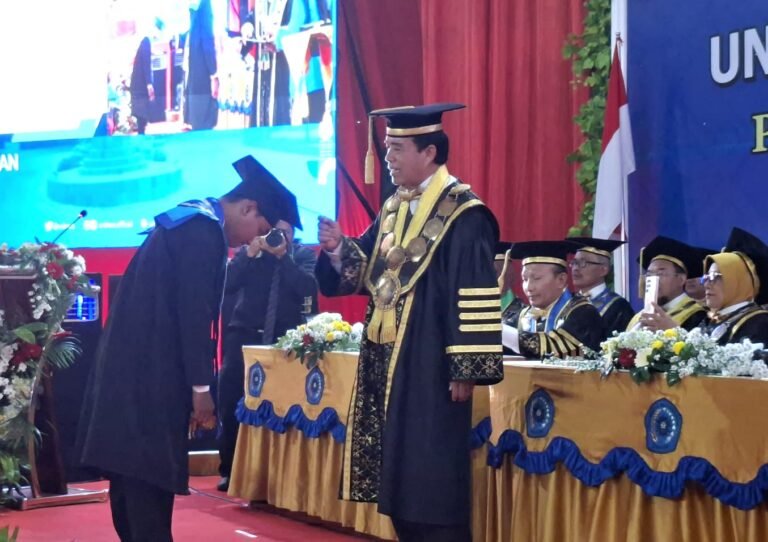 Kukuhkan 1.576 Sarjana, Unimus Berharap Wisudawan Inovasi Karya Nyata