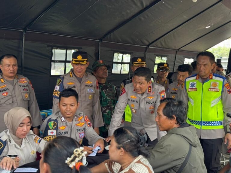 Cek Banjir Genuk, Kapolda Pastikan Layanan Terbaik untuk Masyarakat