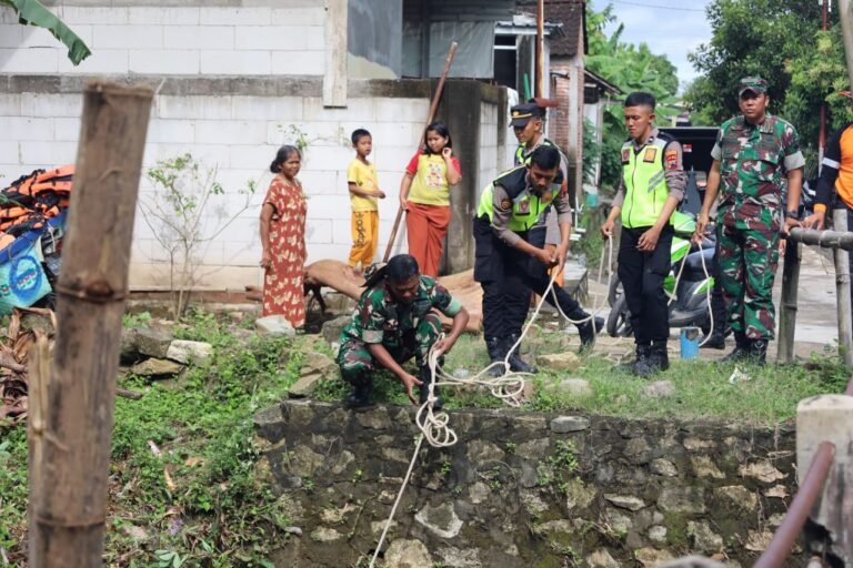 Perpustakaan SDN Pundungrejo Roboh Diterjang Hujan Angin, Polres Sukoharjo-TNI Gotong Royong