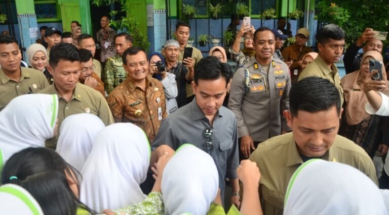 MBG di Jawa Tengah Telah Sasar 6,3 Juta Penerima Manfaat, Wapres Gibran dan Gubernur Luthfi Tinjau Langsung di Sekolah