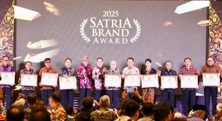 Ahmad Luthfi dan Taj Yasin Raih Penghargaan Satria Leader Award