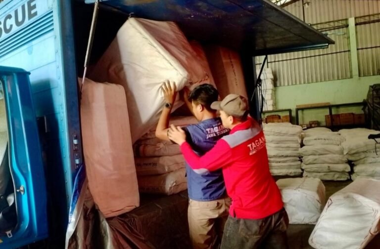 Pemprov Jateng Gerak Cepat Kirim Bantuan Warga Terdampak Banjir Bumiayu