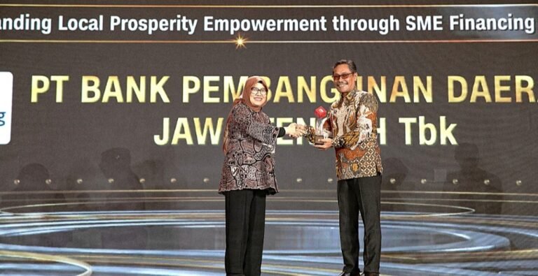 Sukses Dorong UMKM, Bank Jateng Jadi Pionir Pembiayaan di CNN Indonesia Awards 2025