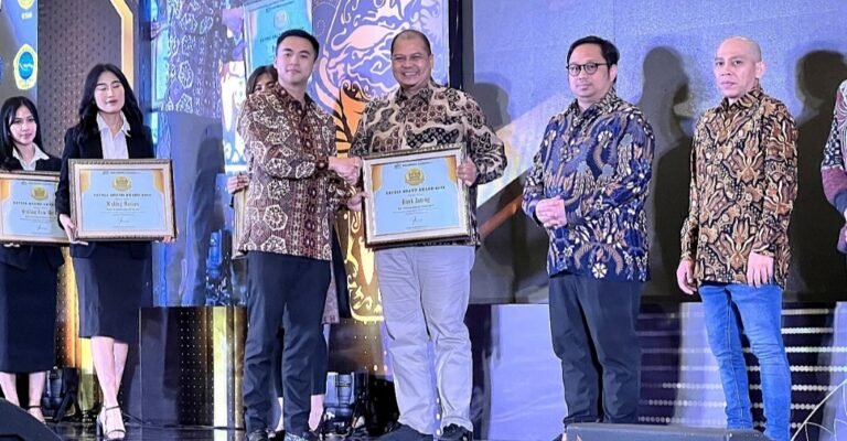 Di Satria Brand Award 2025, Bank Jateng Dinobatkan sebagai Bank Terbaik Pendukung Ekonomi Kemitraan Inspiratif