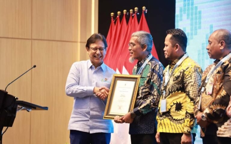 Sukses Intervensi Penurunan Stunting, Gubernur Ahmad Luhtfi Terima Penghargaan Kemenkes