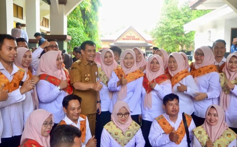 Ahmad Luthfi Siapkan Wisuda Serentak 40.000 Keluarga Graduasi di Jawa Tengah