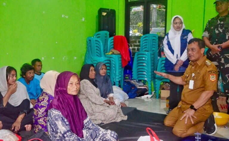 Ahmad Luthfi Pastikan Logistik dan Makanan untuk Korban Longsor Banjarnegara Tercukupi