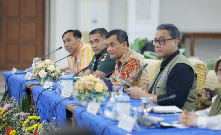 Gubernur Ahmad Luthfi Perintahkan Bupati Walikota Wajib Petakan Daerah Rawan Bencana