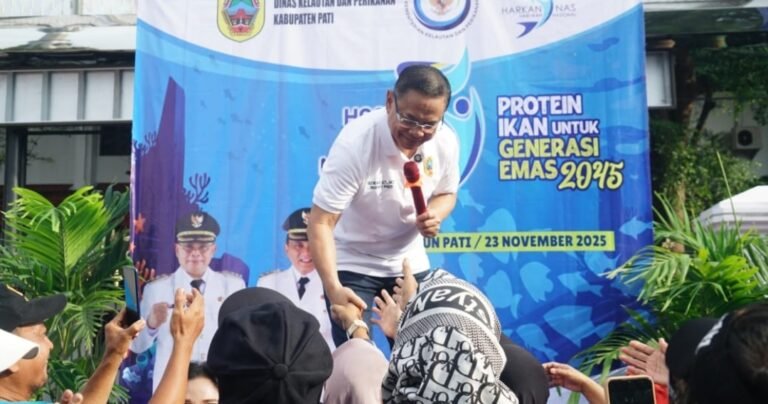 Bupati Pati Sudewo Bagikan 3 Ton Ikan Laut Gratis