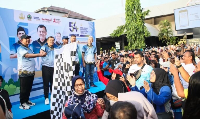 Jalan Sehat HUT ke-54 Korpri Jateng, Membangun Kebersamaan ASN dan Publik