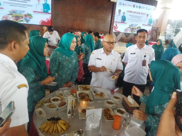 Menu Ika Sok Jaim dari Jenawi Juarai Lomba Masak Ikan Karanganyar