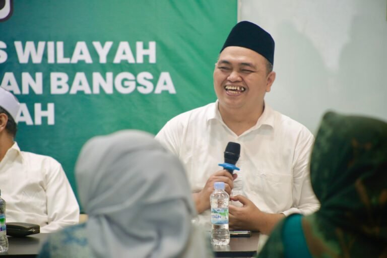 Wakil Ketua DPRD Jateng Sarif ‘Kakung’ Apresiasi SE Gubernur Tentang Penggunaan Sarung untuk Pakaian Dinas ASN di Hari Jumat