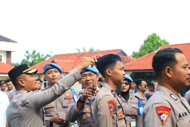 Anggota Polres Karanganyar Kena Sanksi Penegakan Disiplin dan Kerapian