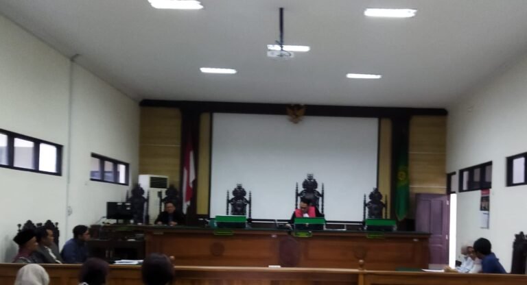 Boyamin Desak Kejari Tetapkan Tersangka Baru di Kasus Masjid Agung