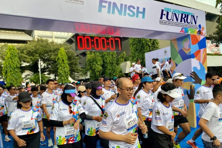 Ribuan Masyarakat Jawa Tengah Ikuti Fun Run DPRD Jateng