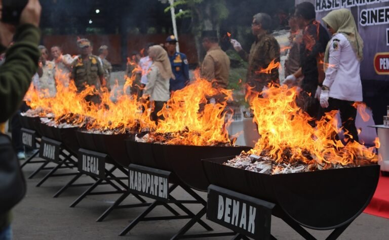 Bea Cukai Semarang-Satpol PP Demak Musnahkan Barang Kena Cukai Ilegal Senilai Rp 2,8 Miliar