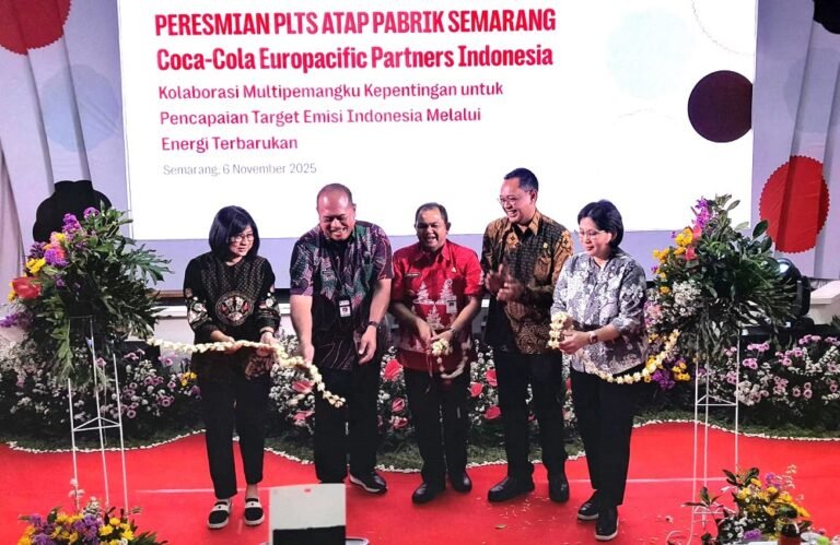 CCEP Indonesia Resmikan PLTS Atap di Semarang, Bukti Nyata Transisi Energi Bersih