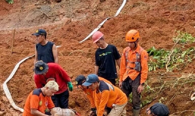 UPDATE HARI KETUJUH: Fokus Pencarian 5 Korban Tertimbun Longsor, Bantuan Logistik Pengungsi Mencukupi