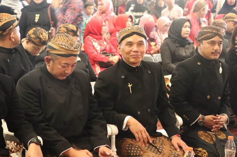 Sumanto Bapaknya Wayang Kabupaten Karanganyar: Apresiasi Gotong Royong Dalang, Wejang Pesan Moral Lakon Wayang hingga Eksistensi Pelaku Kesenian 