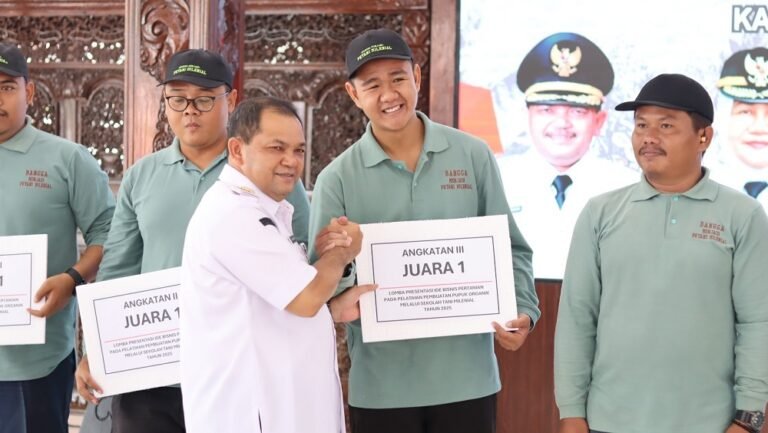 Bupati Semarang Tutup Sekolah Tani Milenial, Berharap Peserta Kembangkan Pertanian