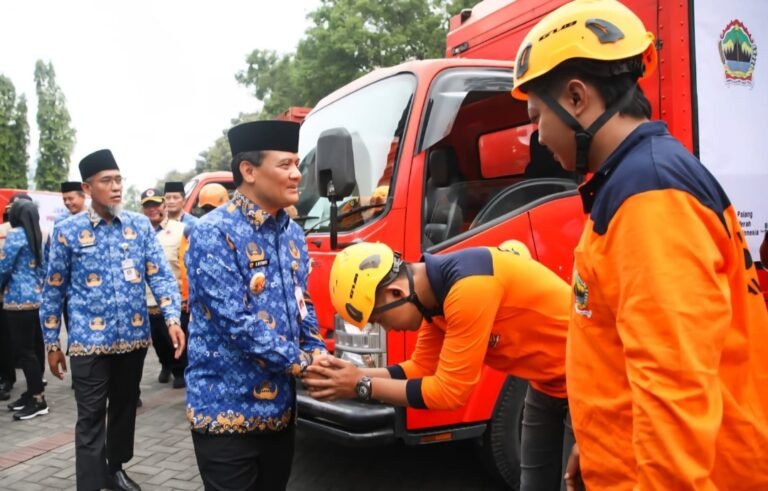 Gubernur Jateng Kirim Bantuan untuk Korban Bencana ke Sumatera Senilai Rp1,3 Miliar