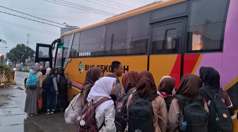 ANGKUTAN SEKOLAH GRATIS DI KABUPATEN TULUNGAGUNG: TRANSPORTASI AMAN, PENDIDIKAN TERJANGKAU