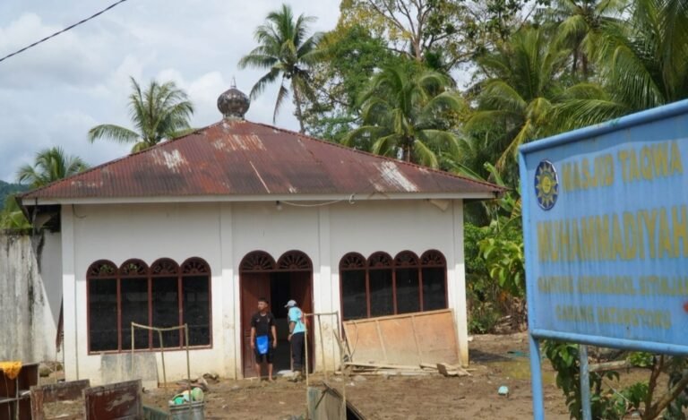 Tapanuli Selatan Longsor, EMT Muhammadiyah Jateng Terjun Lokask Bencana 