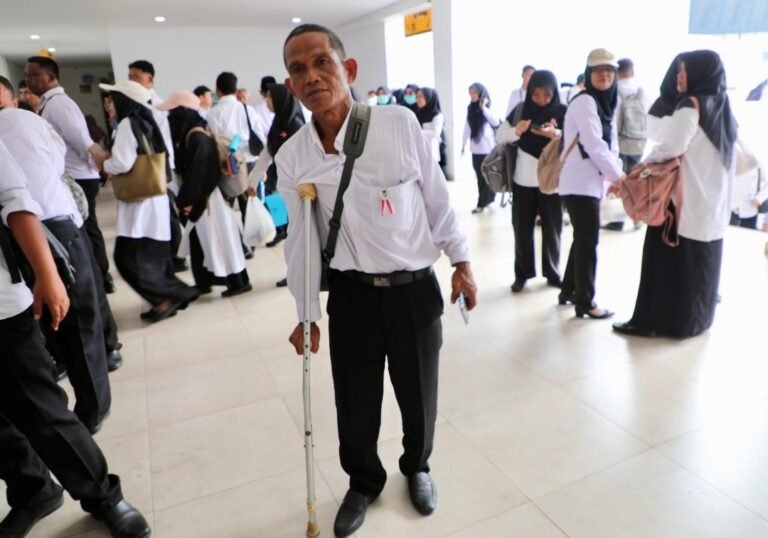 Senyum Haru Penyandang Disabilitas Terima SK PPPK Paruh Waktu Pemprov Jateng