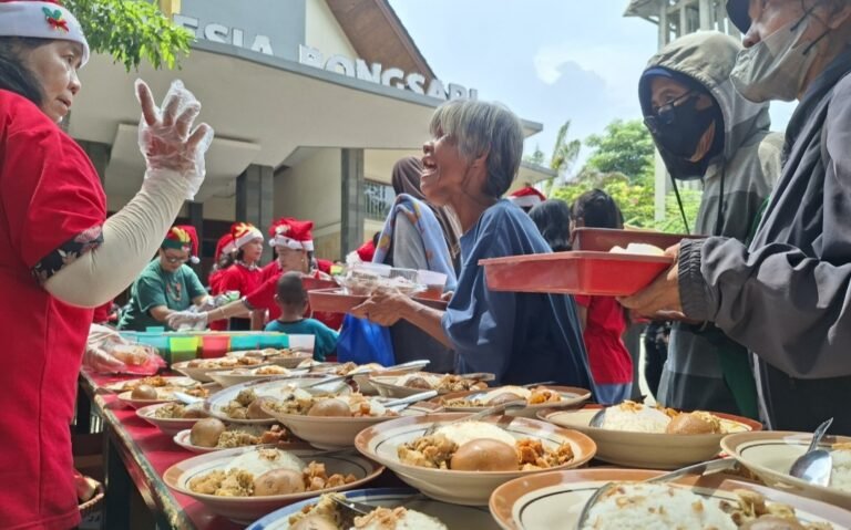 Gereja St Theresiana Bongsari Semarang Hadirkan “Piring Kasih”