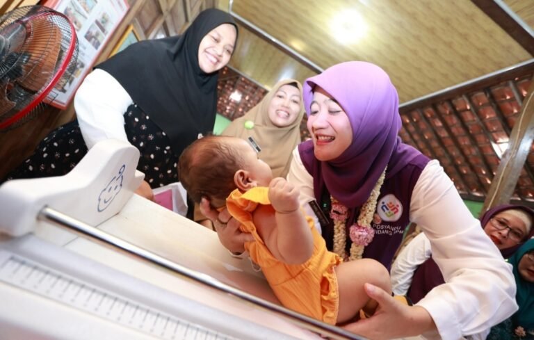 Nawal Yasin Luncurkan 3 Desa Pilot Project Posyandu 6 SPM 