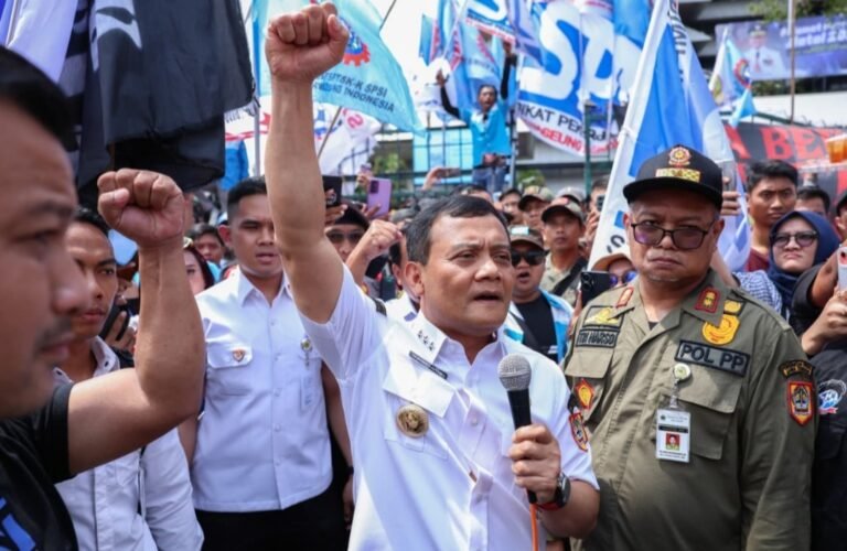 Gubernur Ahmad Luthfi Temui Demo Buruh Usai Umumkan UMP dan UMK 2026