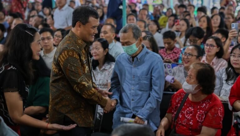 Sapa Jemaat Misa di Katedral Semarang, Ahmad Luthfi Ucapkan Selamat Natal dan Doa untuk Keselamatan Negeri