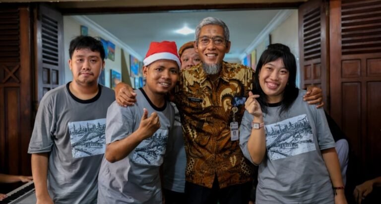 Kunjungan Natal 2025, Sekda Jateng Minta Anak Panti Harus Punya Mimpi, Pengelola: Kami Merasa Diayomi, Pak!